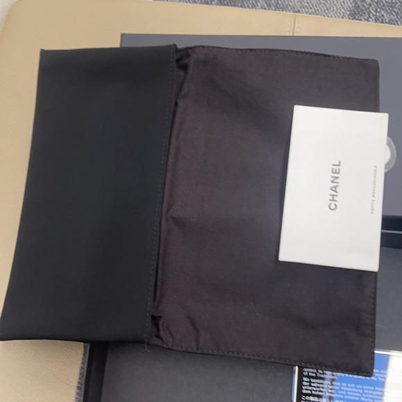 Chanel Caviar Quilted Medium Flap Black Gold: authenticity card, dust bag, box - Picture 6 of 8